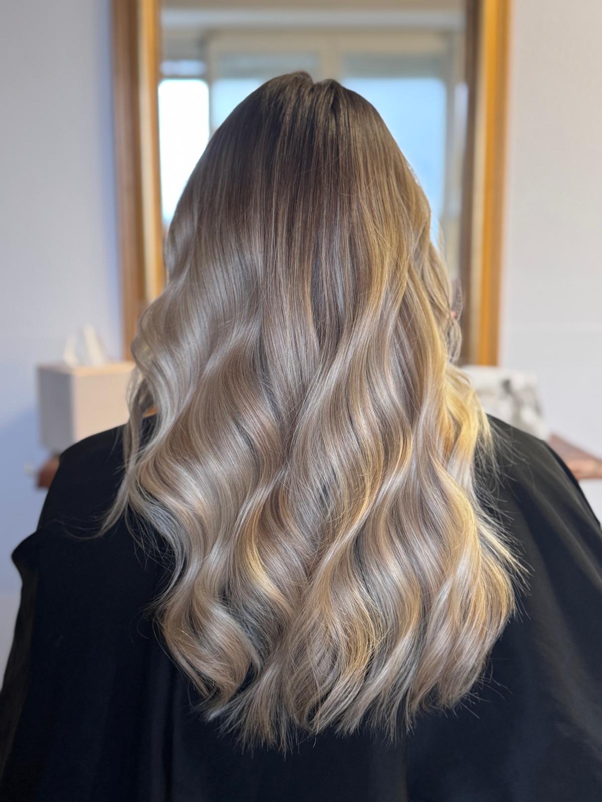 Frisur von Andreia Costa Hairartist, Coiffeur in Oetwil am See