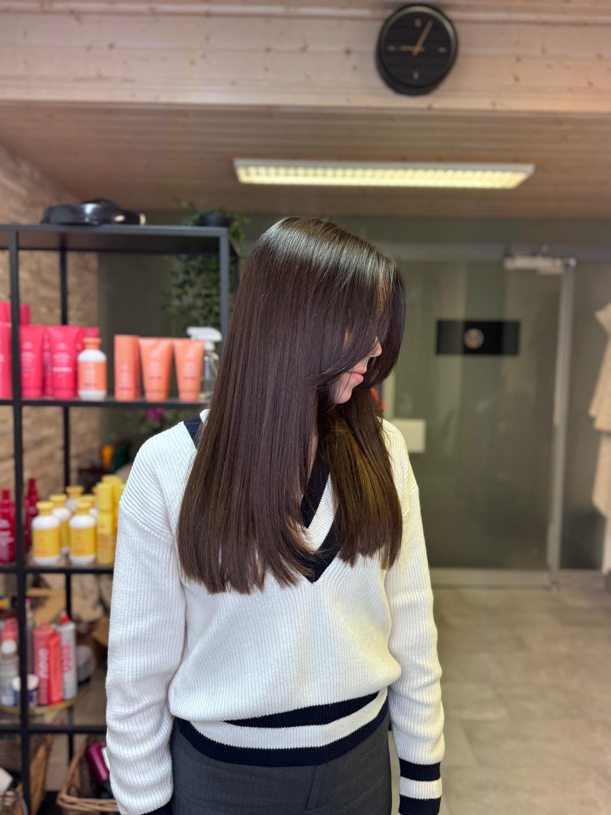 Frisur von Andreia Costa Hairartist, Coiffeur in Oetwil am See
