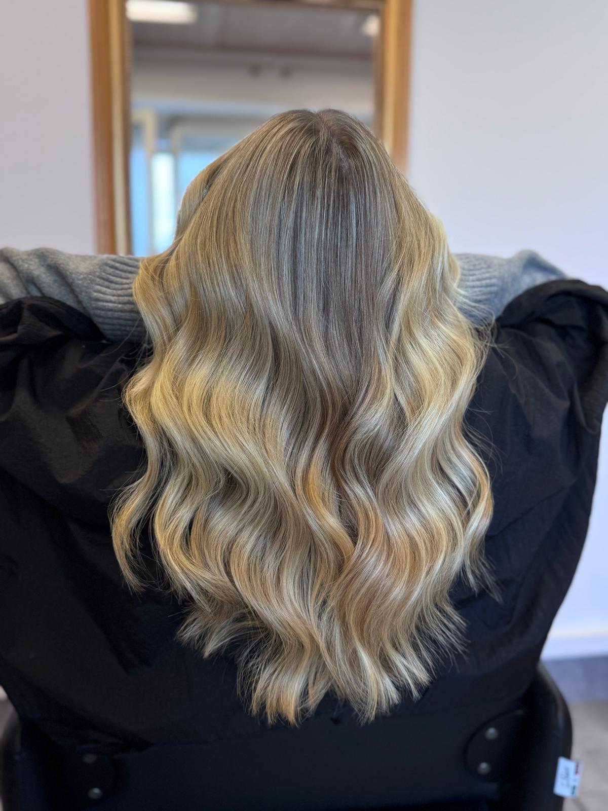 Frisur von Andreia Costa Hairartist, Coiffeur in Oetwil am See