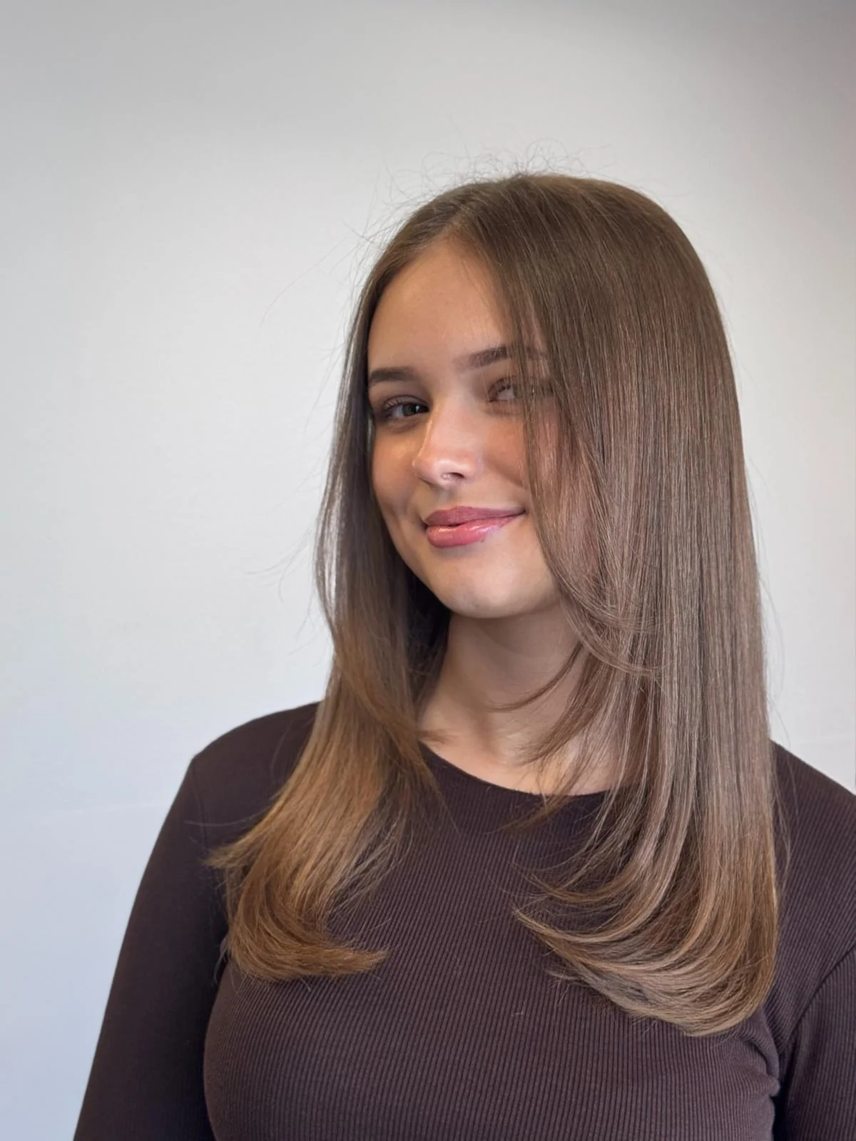 Gestufter Haarschnitt mit Föhnstyling, von Andreia Costa Hairartist in Oetwil am See